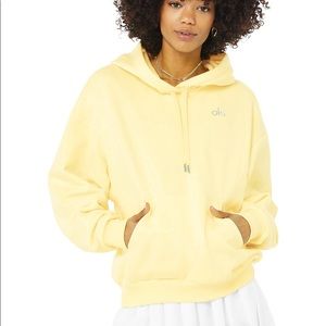 ALO YOGA ACCOLADE HOODIE IN BUTTERCUP